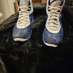 Size 11- 87. Nike lebron 8 v/2 yankees
